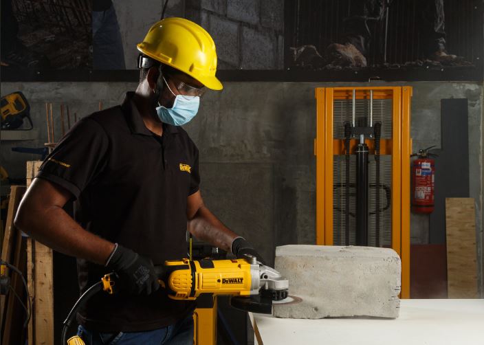 Detalj kućišta i rukohvata DeWalt DWE4579